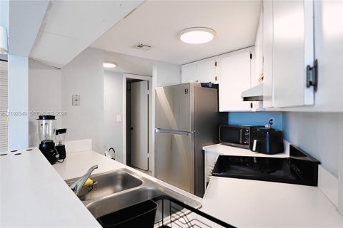 Condominio en venta en Miami Beach, Florida, 2 dormitorios, 65.96 m2 № 2432549 - foto 7