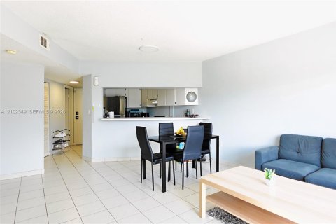 Condominio en venta en Miami Beach, Florida, 2 dormitorios, 65.96 m2 № 2432549 - foto 5