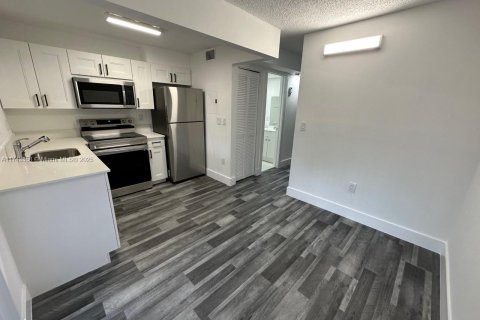 Condo in Miami, Florida, 2 bedrooms  № 1705254 - photo 5