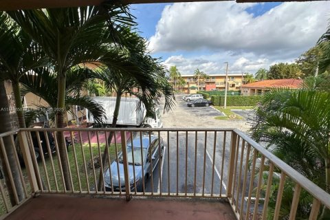 Condo in Miami, Florida, 2 bedrooms  № 1705254 - photo 12