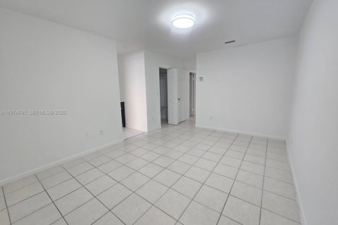 House in Miami, Florida 2 bedrooms, 101.73 sq.m. № 2038321 - photo 9