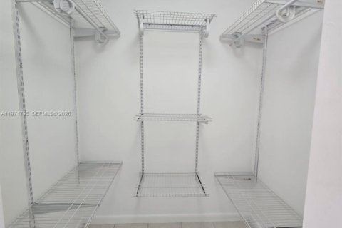 House in Miami, Florida 2 bedrooms, 101.73 sq.m. № 2038321 - photo 12