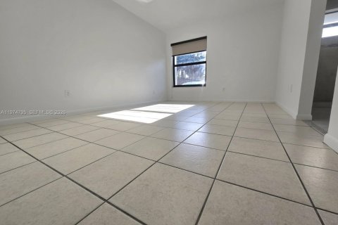 House in Miami, Florida 2 bedrooms, 101.73 sq.m. № 2038321 - photo 8