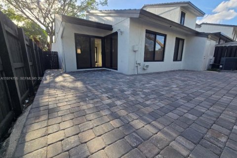 House in Miami, Florida 2 bedrooms, 101.73 sq.m. № 2038321 - photo 19