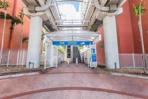 Copropriété à louer à Miami, Floride: 2 chambres, 93.83 m2 № 2086216 - photo 17