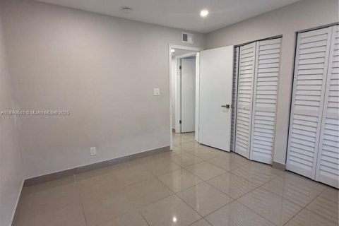 Снять в аренду квартиру в Халландейл-Бич, Флорида 2 спальни, 468.32м2, № 1943435 - фото 20