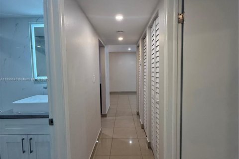 Снять в аренду квартиру в Халландейл-Бич, Флорида 2 спальни, 468.32м2, № 1943435 - фото 18