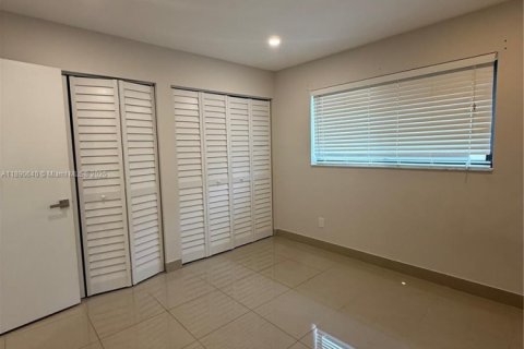 Снять в аренду квартиру в Халландейл-Бич, Флорида 2 спальни, 468.32м2, № 1943435 - фото 21