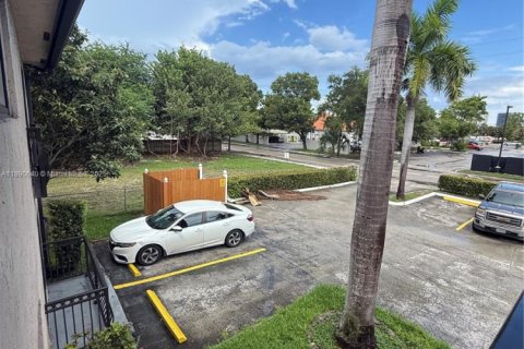 Снять в аренду квартиру в Халландейл-Бич, Флорида 2 спальни, 468.32м2, № 1943435 - фото 6