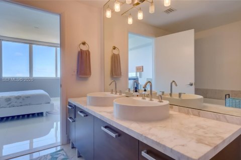 Снять в аренду кондоминиум в Майами, Флорида 3 спальни, 126.63м2, № 2025391 - фото 30