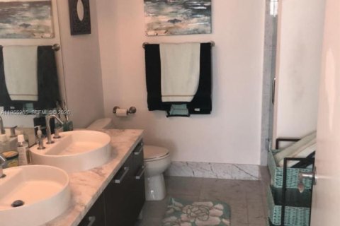 Снять в аренду кондоминиум в Майами, Флорида 3 спальни, 126.63м2, № 2025391 - фото 19