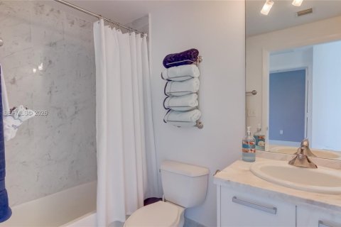 Снять в аренду кондоминиум в Майами, Флорида 3 спальни, 126.63м2, № 2025391 - фото 20