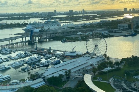 Снять в аренду кондоминиум в Майами, Флорида 3 спальни, 126.63м2, № 2025391 - фото 2