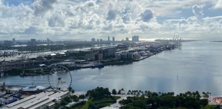 Кондоминиум с 3 спальнями в Майами, Флорида № 2025391