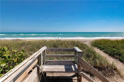 Condo in Jensen Beach, Florida, 1 bedroom № 1959098 - photo 17