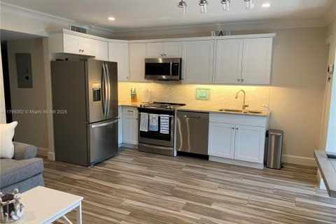 Condo in Jensen Beach, Florida, 1 bedroom № 1959098 - photo 4