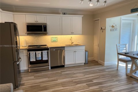 Condo in Jensen Beach, Florida, 1 bedroom № 1959098 - photo 3