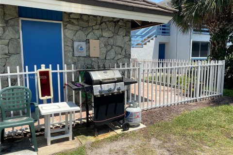 Condo in Jensen Beach, Florida, 1 bedroom № 1959098 - photo 13