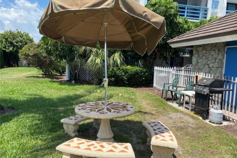 Condo in Jensen Beach, Florida, 1 bedroom № 1959098 - photo 12