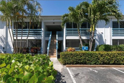 Condo in Jensen Beach, Florida, 1 bedroom № 1959098 - photo 2