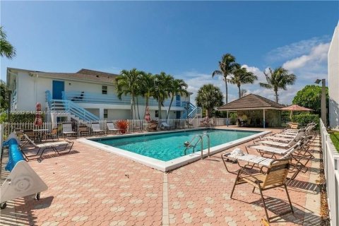 Condo in Jensen Beach, Florida, 1 bedroom № 1959098 - photo 14