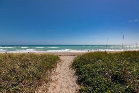 Condo in Jensen Beach, Florida, 1 bedroom № 1959098 - photo 16