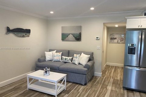 Condo in Jensen Beach, Florida, 1 bedroom № 1959098 - photo 5