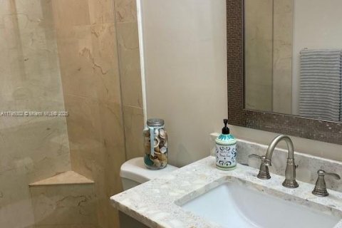 Condo in Jensen Beach, Florida, 1 bedroom № 1959098 - photo 11