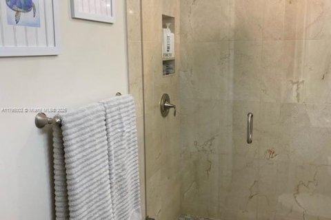 Condo in Jensen Beach, Florida, 1 bedroom № 1959098 - photo 10