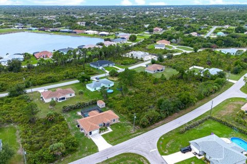 House in Port Charlotte, Florida 3 bedrooms, 163.32 sq.m. № 2149356 - photo 27
