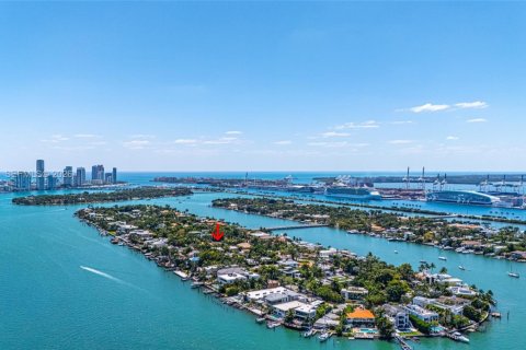 Villa ou maison à louer à Miami Beach, Floride: 4 chambres, 225.85 m2 № 2056782 - photo 2