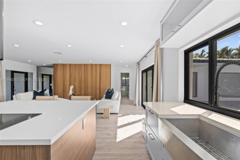 Villa ou maison à louer à Miami Beach, Floride: 4 chambres, 225.85 m2 № 2056782 - photo 14