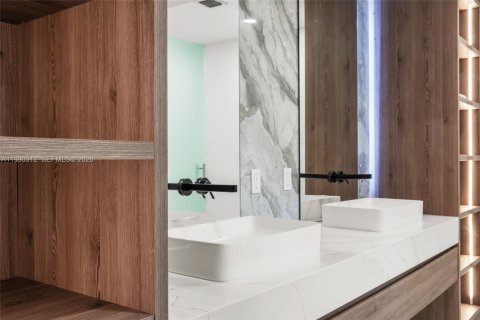 Villa ou maison à louer à Miami Beach, Floride: 4 chambres, 225.85 m2 № 2056782 - photo 28