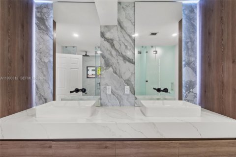 Villa ou maison à louer à Miami Beach, Floride: 4 chambres, 225.85 m2 № 2056782 - photo 30