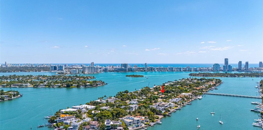 Villa ou maison à Miami Beach, Floride 4 chambres, 225.85 m2 № 2056782