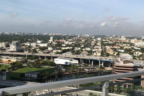 Снять в аренду кондоминиум в Майами, Флорида 2 спальни, 118.36м2, № 1968154 - фото 1