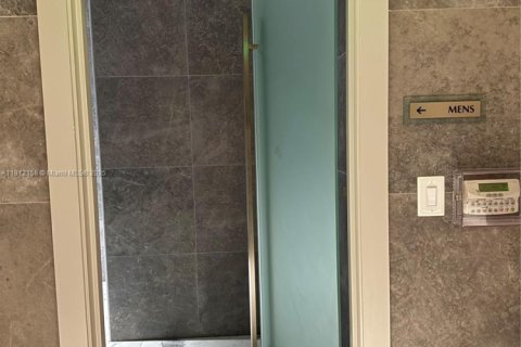 Снять в аренду кондоминиум в Майами, Флорида 2 спальни, 118.36м2, № 1968154 - фото 25