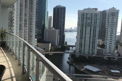 Снять в аренду кондоминиум в Майами, Флорида 2 спальни, 118.36м2, № 1968154 - фото 2