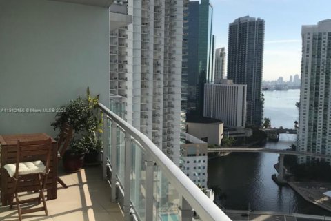 Снять в аренду кондоминиум в Майами, Флорида 2 спальни, 118.36м2, № 1968154 - фото 3
