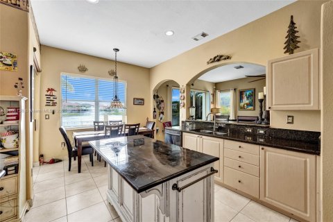 Casa en venta en Miramar, Florida, 5 dormitorios, 290.13 m2 № 1856858 - foto 21
