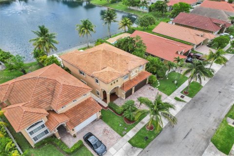 Casa en venta en Miramar, Florida, 5 dormitorios, 290.13 m2 № 1856858 - foto 2