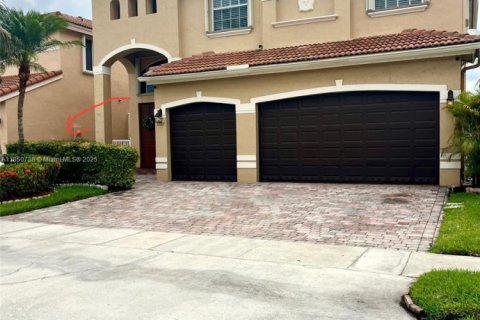 Casa en venta en Miramar, Florida, 5 dormitorios, 290.13 m2 № 1856858 - foto 3