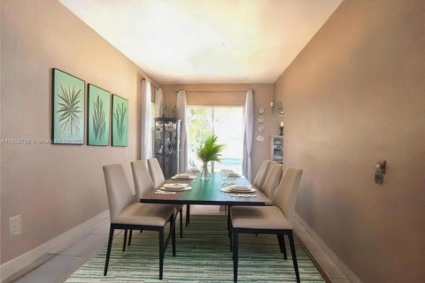 Casa en venta en Miramar, Florida, 5 dormitorios, 290.13 m2 № 1856858 - foto 4