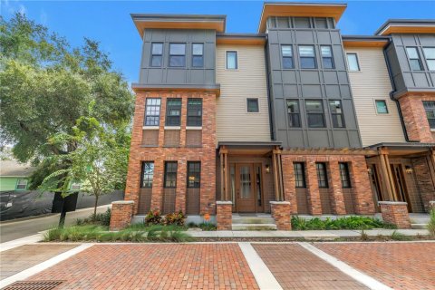 Touwnhouse à vendre à Tampa, Floride: 3 chambres, 197.51 m2 № 1903144 - photo 1
