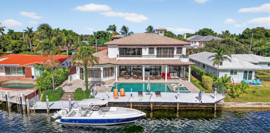 Villa ou maison à Lighthouse Point, Floride 6 chambres, 459.03 m2 № 1882153