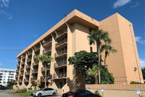 Condominio en alquiler en North Miami Beach, Florida, 1 dormitorio, 67.26 m2 № 1997173 - foto 19