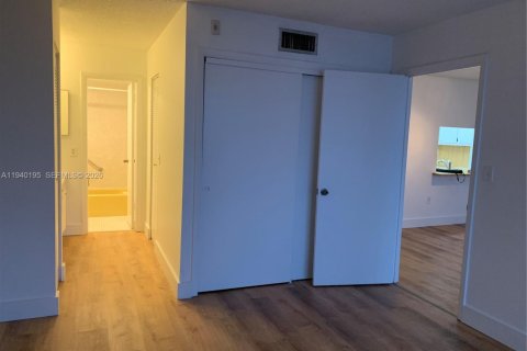 Condominio en alquiler en North Miami Beach, Florida, 1 dormitorio, 67.26 m2 № 1997173 - foto 8