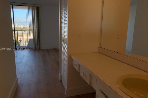 Condominio en alquiler en North Miami Beach, Florida, 1 dormitorio, 67.26 m2 № 1997173 - foto 4