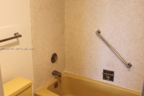 Condominio en alquiler en North Miami Beach, Florida, 1 dormitorio, 67.26 m2 № 1997173 - foto 16