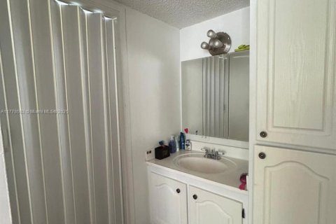 Condo in Sunny Isles Beach, Florida, 1 bedroom  № 1865448 - photo 16